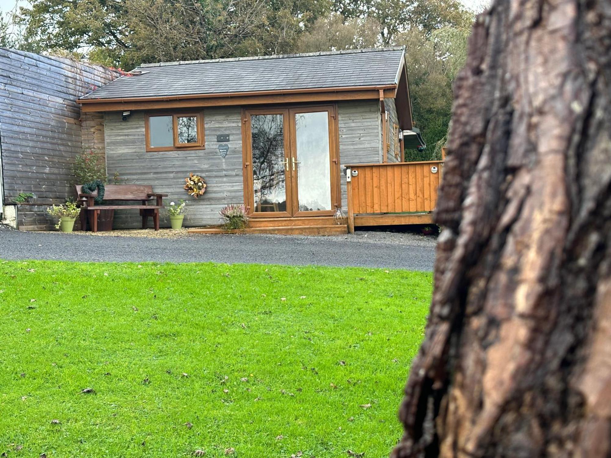 Swansea Log Cabin Pontardawe المظهر الخارجي الصورة